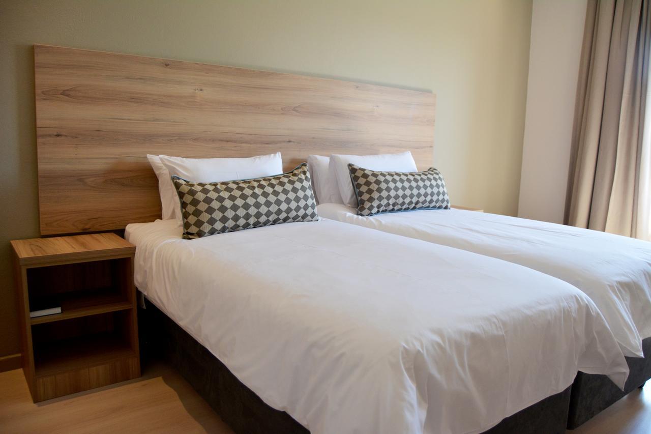 Regal Inn Hotel Мидранд Екстериор снимка