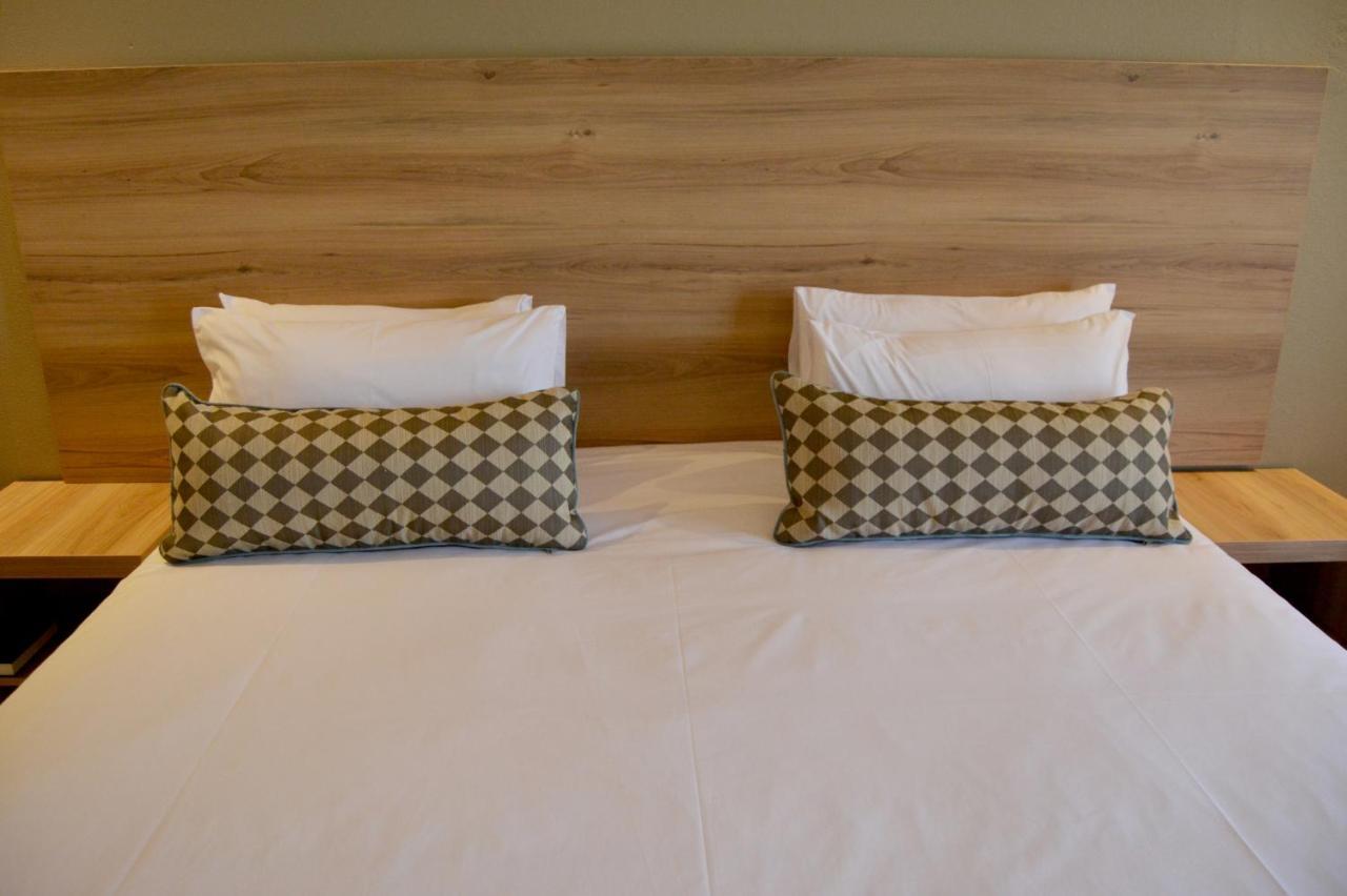 Regal Inn Hotel Мидранд Екстериор снимка